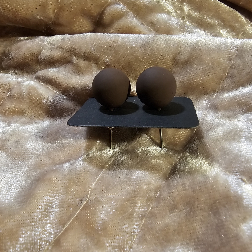 Brown Earrings - Picture 2 of 2